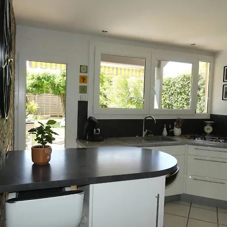 Valence, Jolie Maison Avec Jardin Villa